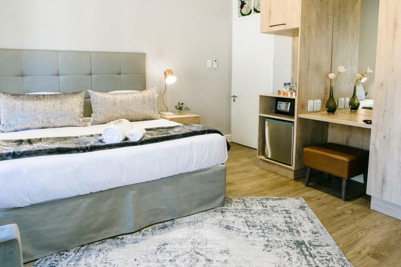 30 On Whites Guesthouse Bloemfontein Buitenkant foto