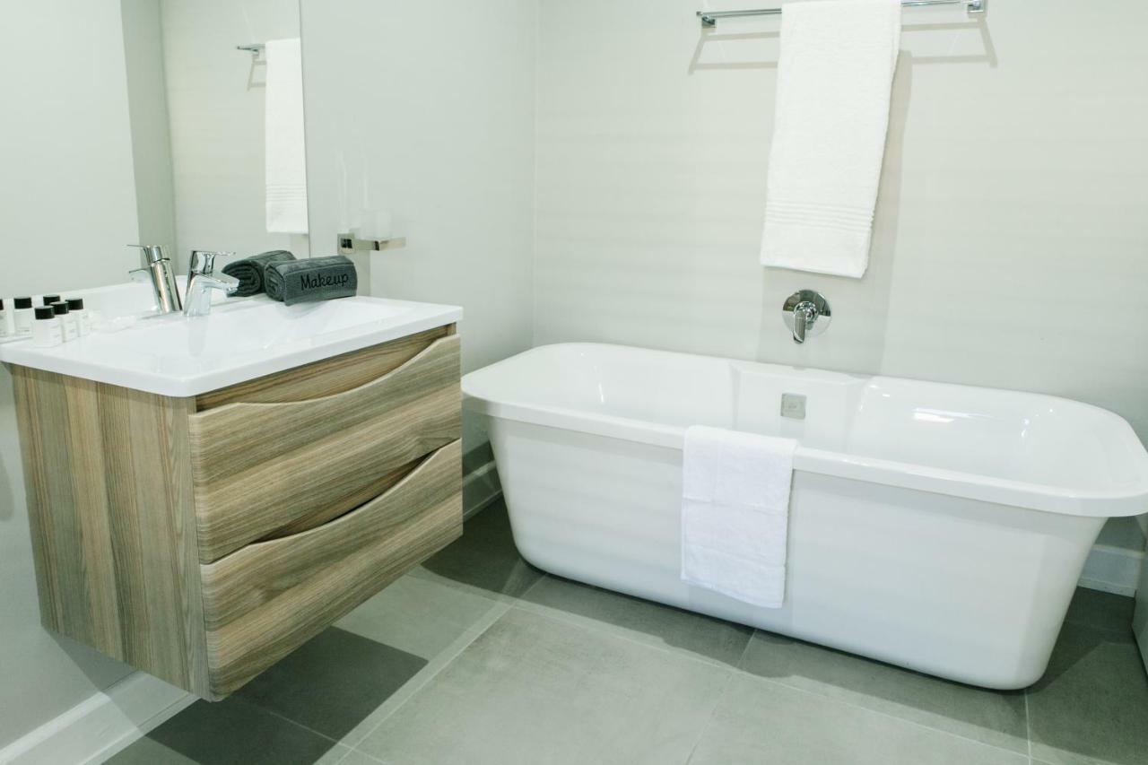 30 On Whites Guesthouse Bloemfontein Buitenkant foto